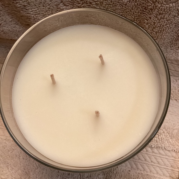 🌸 Bath & Body Works Japanese Cherry Blossom 3-wick Scented candle 🌸 - Picture 2 of 3